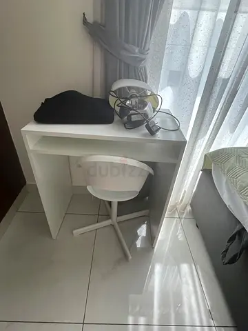2 studying disk with shelf’s and small drawer