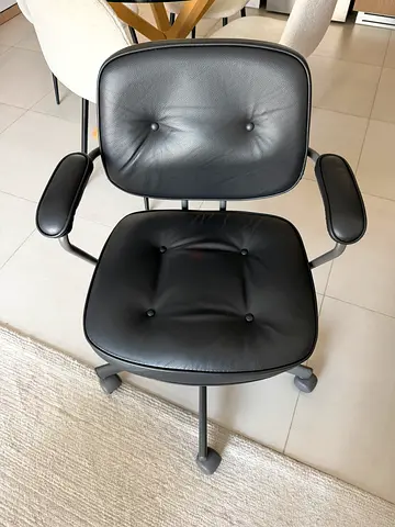 Black Leather Executive Office Chair – Swivel, Height Adjustable, Excellent Condition