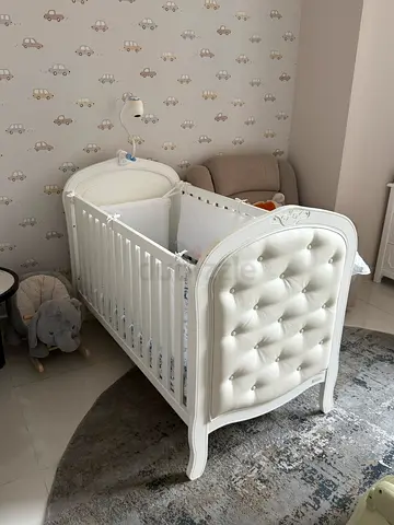 White Classic Baby Crib with Tufted Headboard - Good Condition