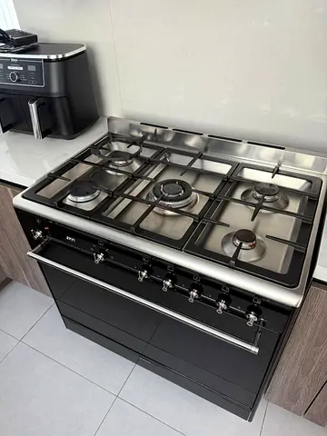 Smeg Black Digital Top Gas Oven Electric Cooker 90cm latest model excellent condition