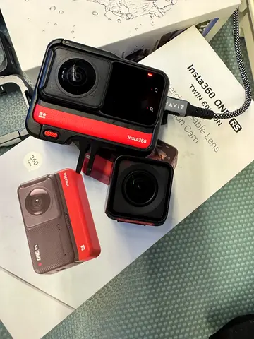 2 Camera Insta360 x4 and ONE RS Twin Edition camera (dual-lens) - in very good condition both