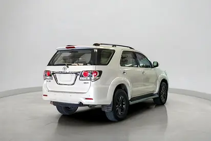 2015 Toyota FORTUNER — фото 4