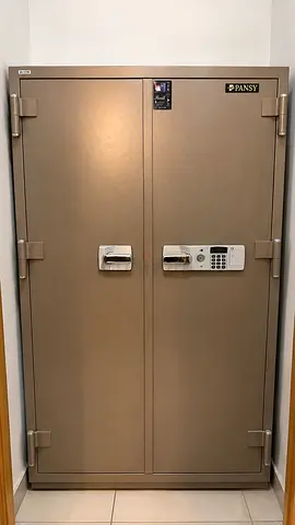 Large Pansy Double-Door Digital Safe/Cabinet - Good Condition