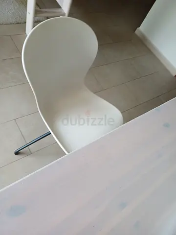 Beatiful White modern dining chair with metal legs - great on your back!