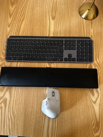 Wireless keyboard and mouse combo with charging dock - good condition