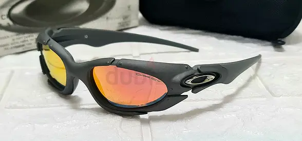 Sunglass Oakley ® PLATE Matte Sliver Frame w/ Polarized Ruby Iridium Lens