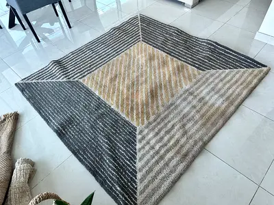 Large geometric wool rug in neutral tones - good condition