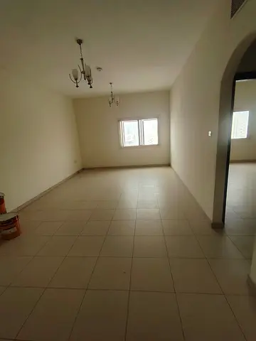# غرفة وصالة بالبوطينة – 2 حمام بـ33,000 درهم للإيجار غرفة وصالة مميزة في **البوطينة** مع **2 حمام**، مساحة مريحة وتوزيع عملي، بسعر **33,000 درهم سنو