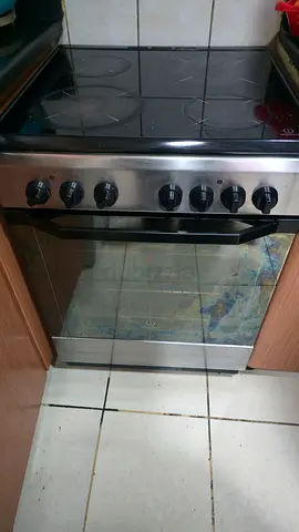 Used freestanding indesit electric oven with glass-top hob — good working condition