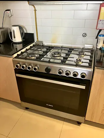 Bosch 90cm Stainless Steel Gas Range with Oven - Good Working Condition