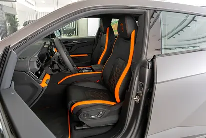 2026 Lamborghini URUS photo 10