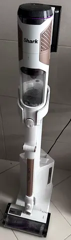 Free standing handheld vacuum cleaner