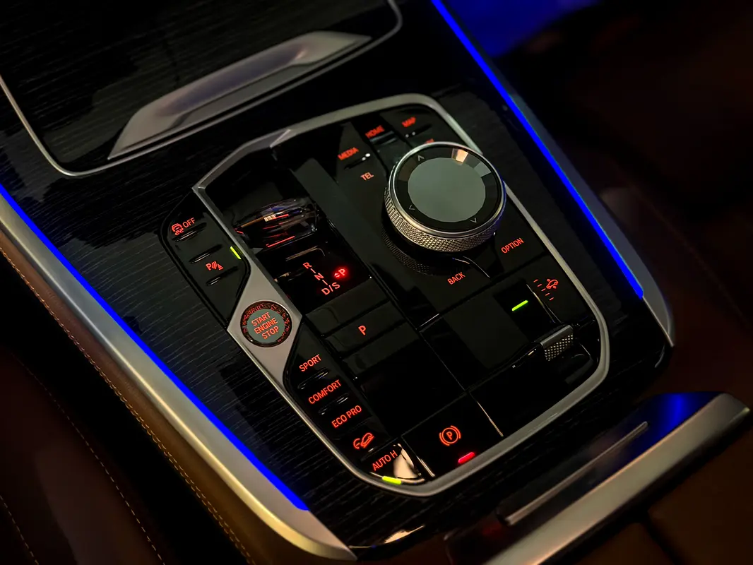 BMW X7 2025
