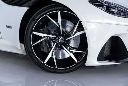 2019 Aston Martin DBS 照片 5