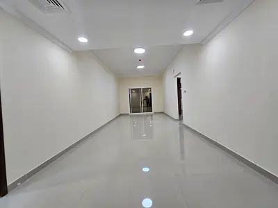 اول ساكن-الجرف3-2 حمام بلكونة بإطلالة مفتوحة خزائن مدمجة بالحائط-تكييف مركزي
