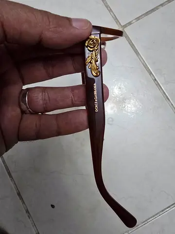 I need to sell my brandnew women D & G brand eye frame