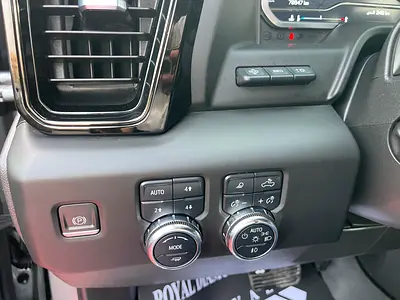 صورة 14 لـ 2023 GMC SIERRA