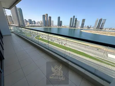 شقة 3 غرف وصالة للإيجار السنوي في الخان، بسعر 108,000 درهم. تشمل باركن وجيم ومسبح مجاناً، والتكييف والصيانة على المالك. الدفع 4 دفعات، والتأمين 5,000