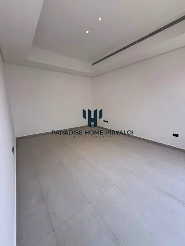 1 Bedroom Hall – Walking Distance to Beach