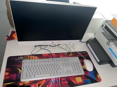 HP All-in-One Desktop with Monitor, Keyboard and Mouse (Used)