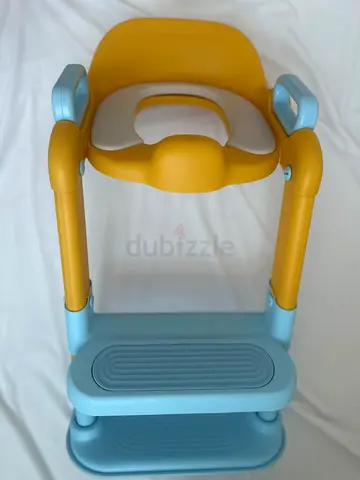 Foldable Step & Potty Trainer Seat with Handles — non used