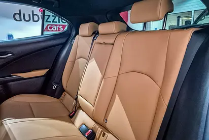 صورة 12 لـ 2025 Lexus UX-SERIES