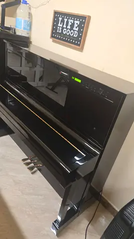 Yamaha Sx100RB1 Japan made piano with Disclavior self palying system. As good as new with bench.