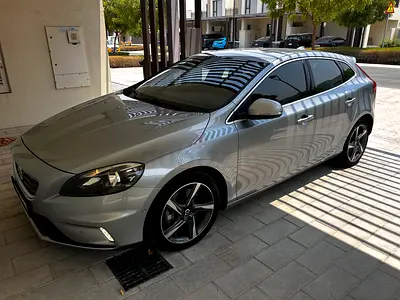 Volvo V40 T5 R-Design 2016 | GCC Specs | Well Maintained