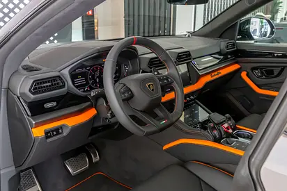 2026 Lamborghini URUS photo 9