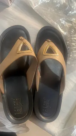 Gold-tone LaReine women's slip-on sandals, size not marked