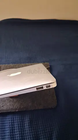 Apple MacBook (Silver) — Used, Good Condition