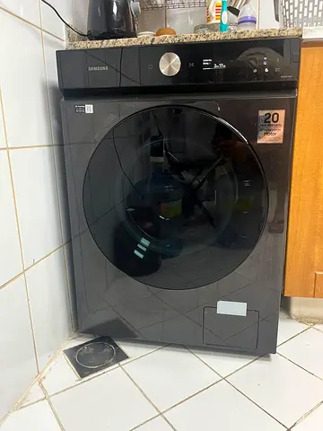 Samsung Front Load Washer-Dryer Combo, 11 kg, Black.