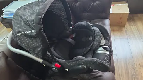 Infant car seat with carry handle - good used condition
