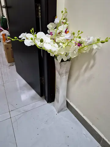 16 pieces of Decoration Flowers artificial set with display stand @ 650