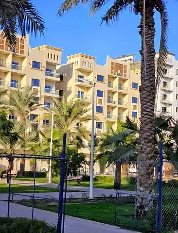 شقة غرفتين وصالة للبيع في قرية الأميرة بعجمان | جاهزة للسكن I اطلالة الشارع