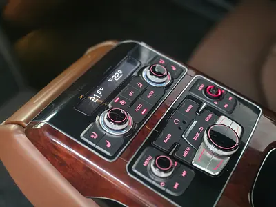 صورة 8 لـ 2014 AUDI A8