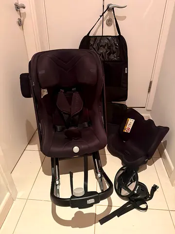 AxKid ONE rear-facing car seat (ISO)