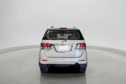 2015 Toyota FORTUNER — фото 3