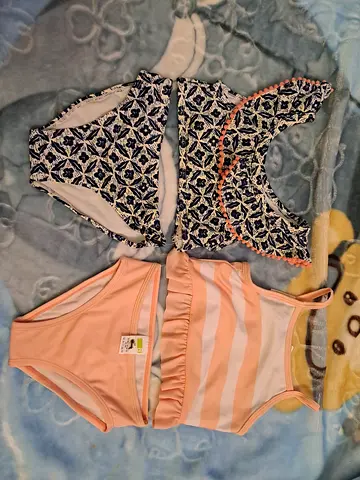 Kids’ Swimsuits for Sale 🩱💗

Brand new, never used, and still with the tags.
Size: 5–6 years
Selli