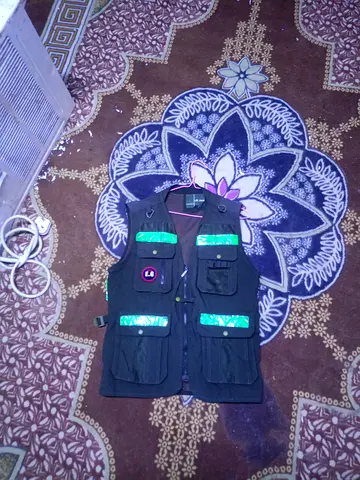 Utility multi-pocket reflective safety vest - size unknown, used