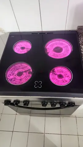 Electric ceramic hob with oven — 4 burners, good condition