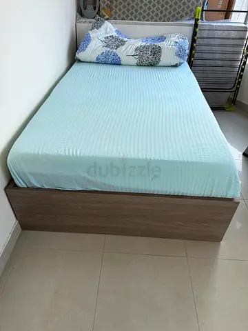 Queen Size - wooden platform bed with mattress- storage - good condition