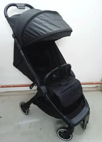 Lightweight black single stroller in good used condition
