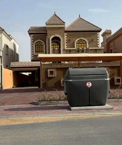 فيلا تجارية للبيع موقع مميز جدا