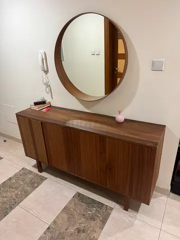 Buffet and Mirror