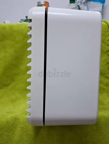 Compact white exhaust fan 6 inches outside Sqrore inside Round