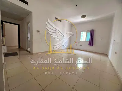 شقة غرفة وصالة الناصرية تكييف مركزي ومساحة واسعة بتشطيبات نضيفة ومنطقة حيوية في بناية عائلي جاهز للسكن و قريب من الخدمات