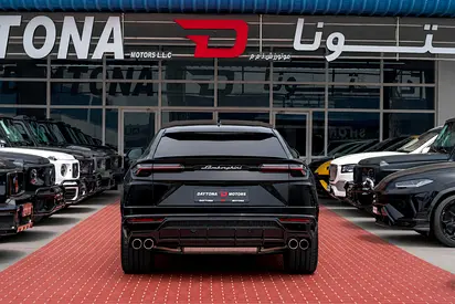 2022 Lamborghini URUS — фото 6