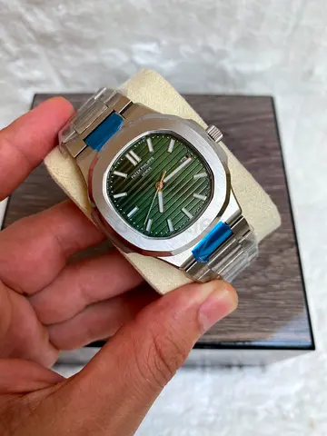 This Patek Philippe Nautilus full automatic 41mm features an iconic olive green sunburst dial housed