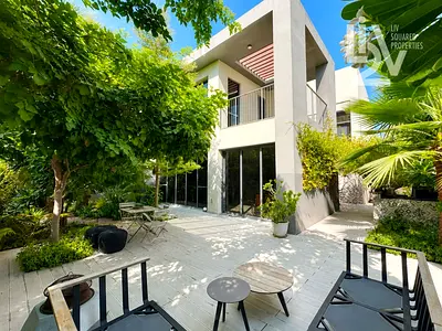 Stunning 4BR | End Unit | Vacant | Furnished